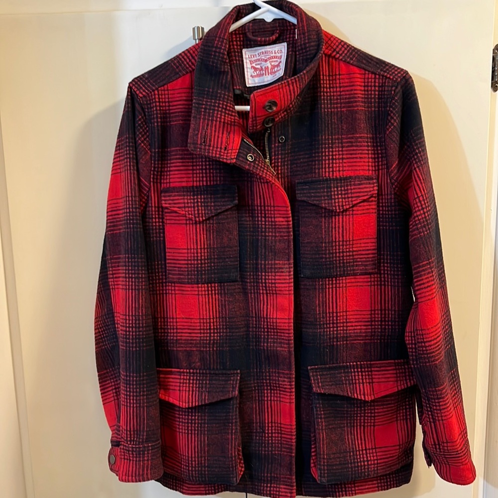 Ladies LEVI zip up snap 4 pocket preowned Red and Black Jacket size Large